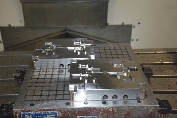 立式塑包鐵模具CNC中 立式塑包鐵模具CNC中